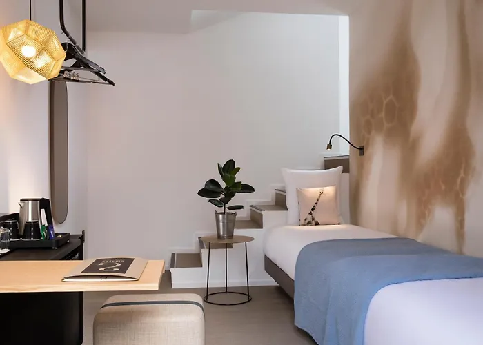 Les Deux Girafes Paris