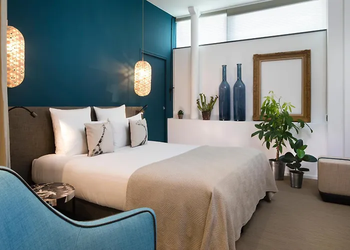 Les Deux Girafes Paris