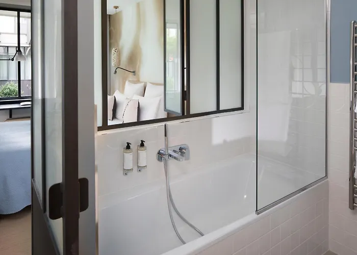 Les Deux Girafes Paris