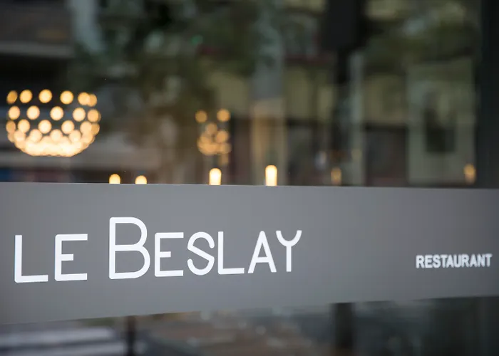 Les Deux Girafes Paris